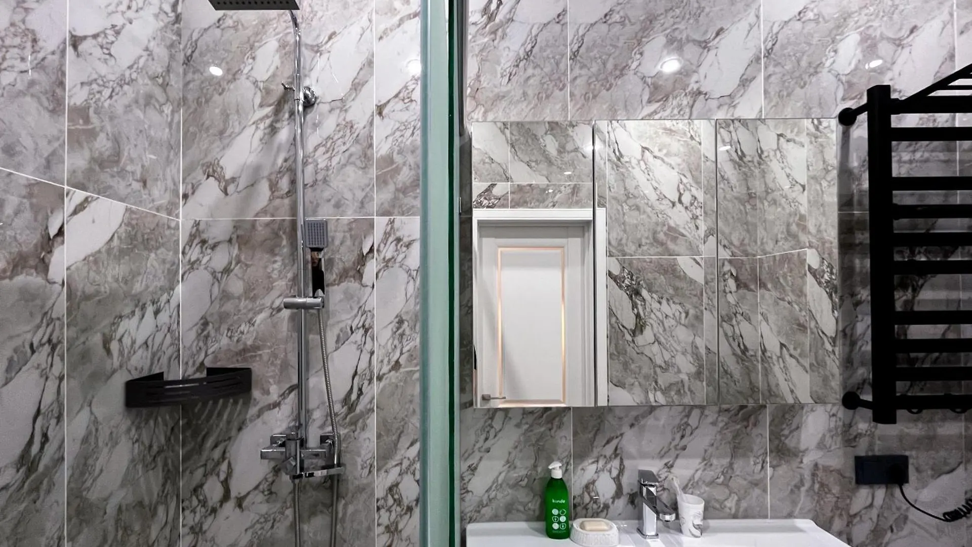 Apartmán Newest Meridian Residence 105 & Drinking Water As A Gift Almaty